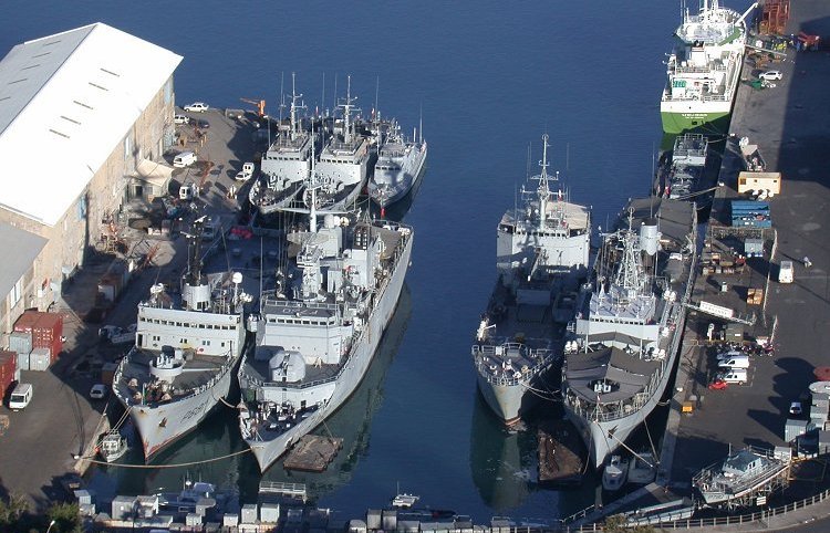 ملف:Flotte-Reunion.jpg