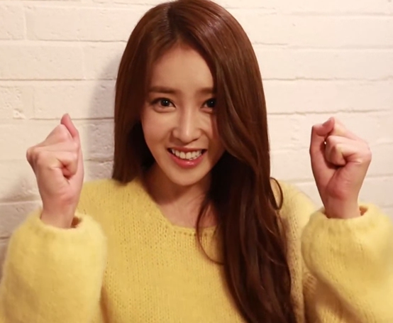 ملف:Lee Seul-bi 이슬비 수능응원 02.png