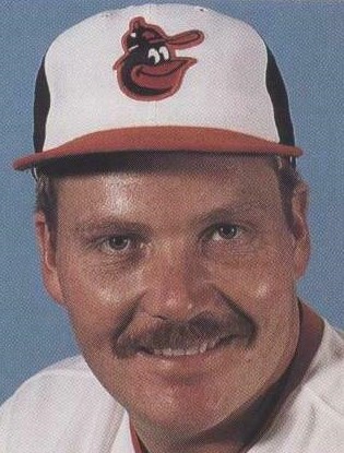 ملف:Tom Niedenfuer.jpg