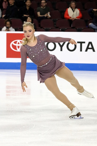 ملف:Amber Glenn - 2019 Skate America.jpg