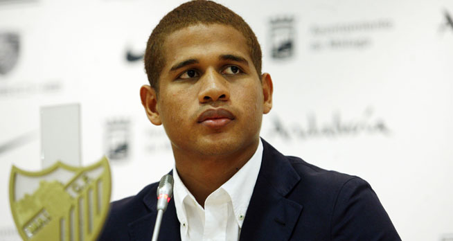 ملف:Roberto chen en su presentacion al malaga CF..jpg