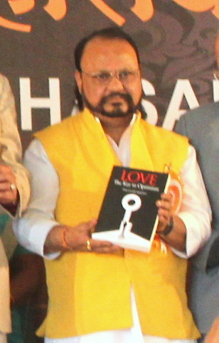 ملف:Anandrao Vithoba Adsul (in yellow jacket).jpeg