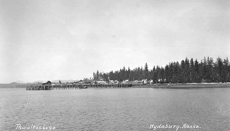 ملف:Hydaburg from the water, ca 1915 (THWAITES 375).jpeg