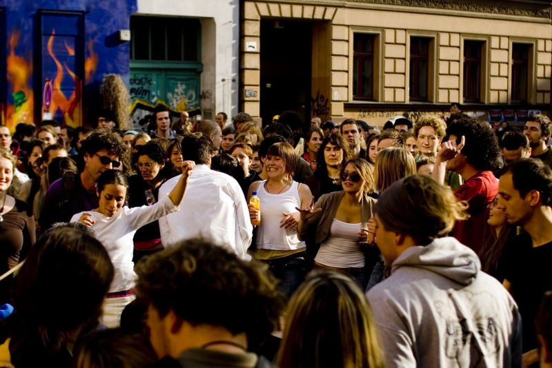 ملف:800px-PeopleMyfest.jpg