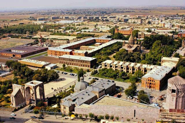 ملف:Ejmiatsin, aerial view.jpg