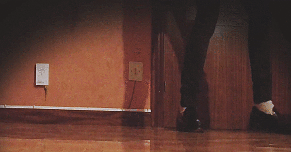 ملف:Moonwalk paso.gif