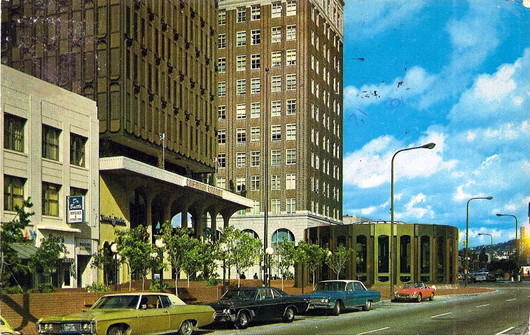ملف:Berkeley BART Station 1973 Postcard.jpg