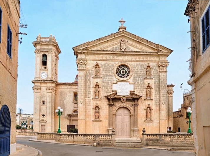 ملف:Parish-church-attard.jpg