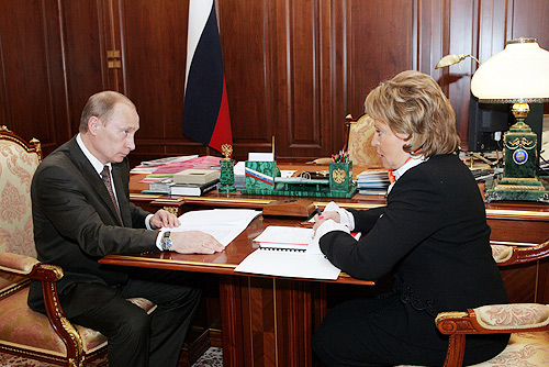 ملف:Vladimir Putin 11 April 2008-1.jpg