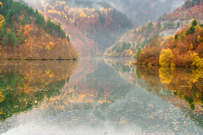 ملف:Autumn in the Rhodopes.jpg