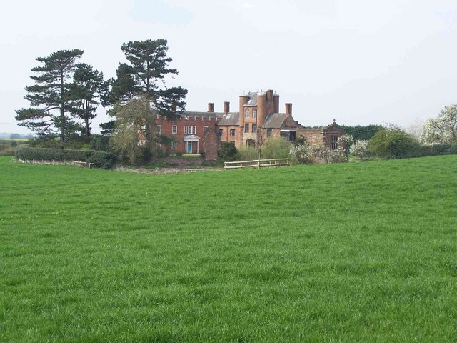 ملف:View of Pillaton Old Hall (Geograph 398695 by Geoff Pick).jpg