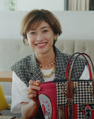 ملف:Yamada Yu Vogue Taiwan What's In Yu Yamada's Bag? (1).png