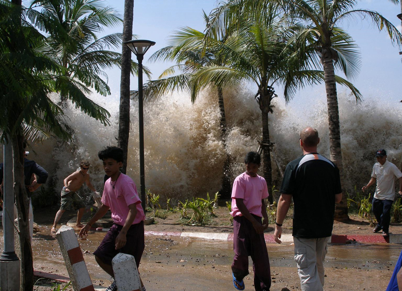 ملف:2004-tsunami.jpg