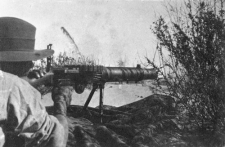 ملف:Australian Lewis gunner Magdhaba.jpg
