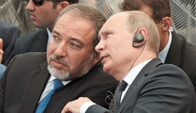 ملف:Avidgor lieberman-Vladimir putin.jpg