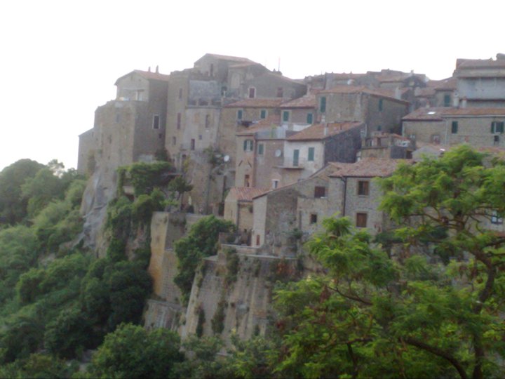 ملف:Centro storico di Farnese.jpg