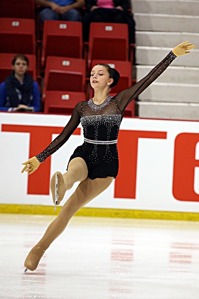 ملف:Molly Robotham - 2019 JGP Lake Placid - 01.jpg