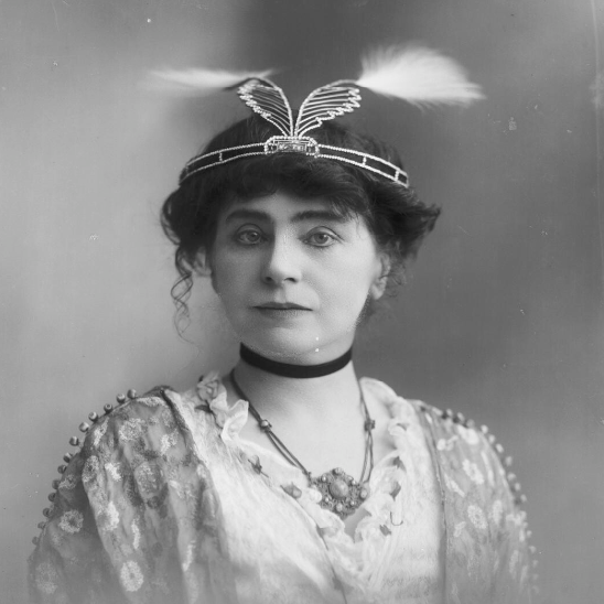 ملف:Princess Anne of Löwenstein-Wertheim-Freudenberg by Bassano company in 1913 (cropped).png