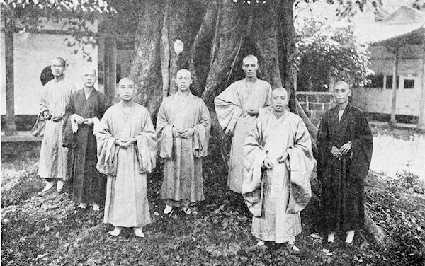 ملف:Chinese buddhist priests.jpg