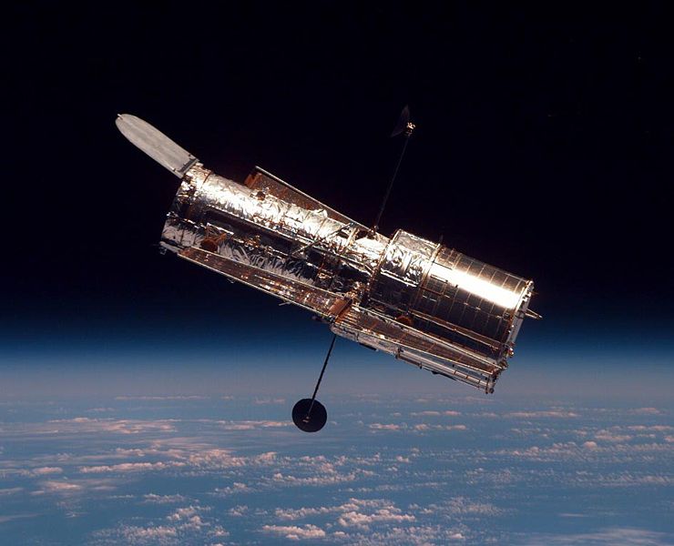 ملف:Hubble 01.jpg