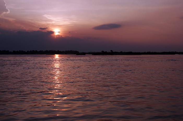 ملف:Sunset Kracheh.jpg