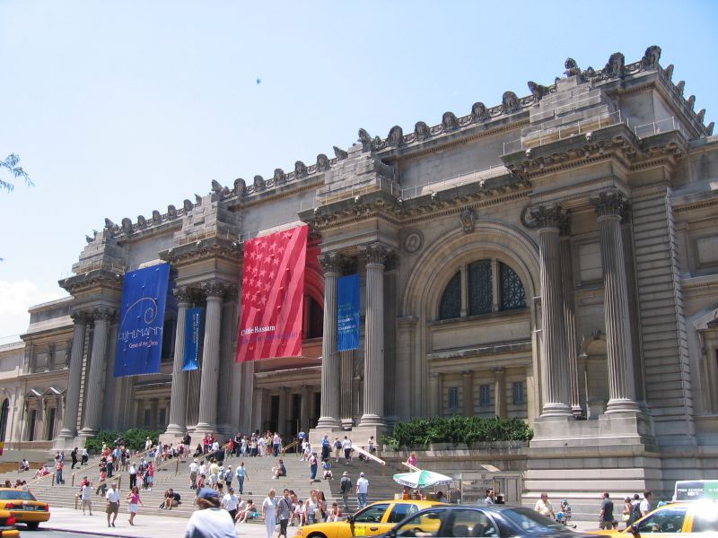 ملف:MET entrance.jpg