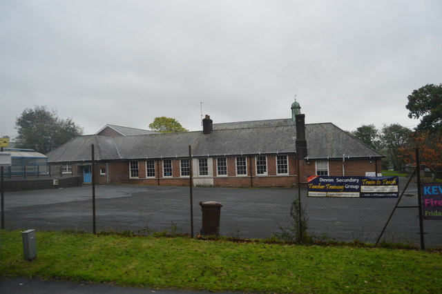 ملف:School (geograph 5350644).jpg