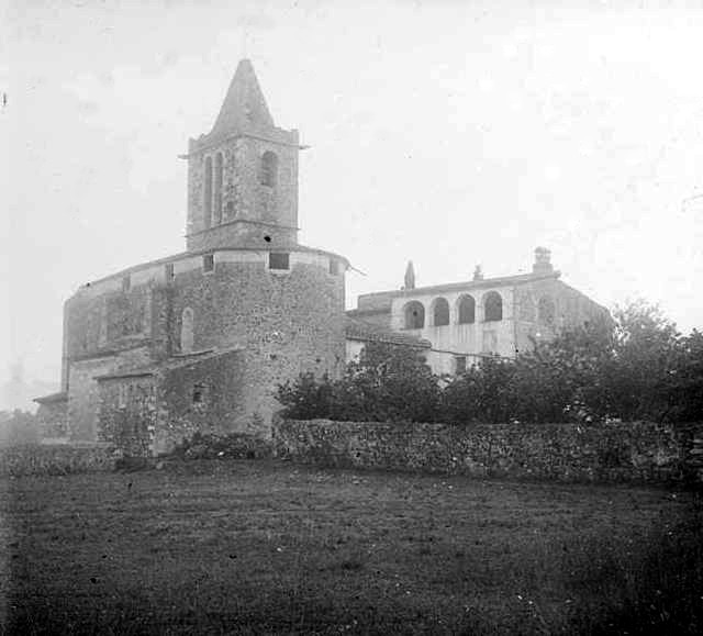 ملف:Vista de l'església de Domeny (cropped).jpeg