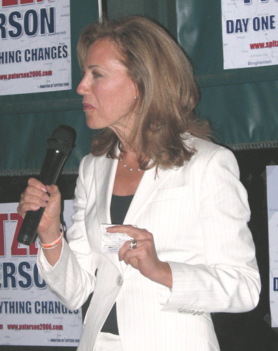 ملف:Silda Wall Spitzer Rochester, NY 2006.gif