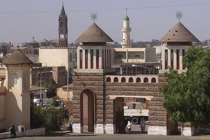 ملف:Churchesndmosque eritrea.jpg
