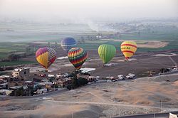 ملف:Luxor hot air balloon E.jpg