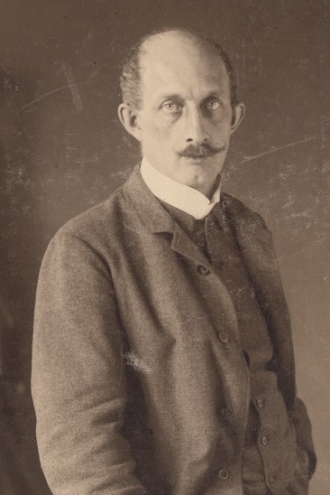 ملف:Wilhelm Kricheldorff Hermann Loens am Schreibtisch (cropped).jpg