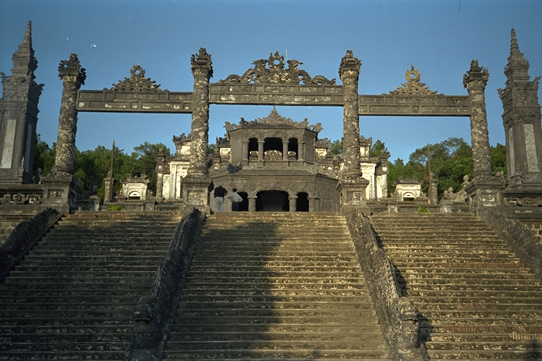 ملف:Grave khai dinh.jpg