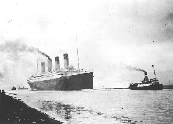 ملف:RMS Titanic sea trials April 2, 1912.jpg