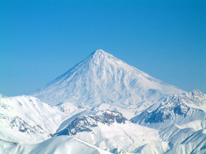ملف:Damavand in winter.jpg