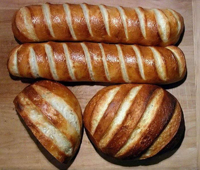 ملف:Four loaves.jpg