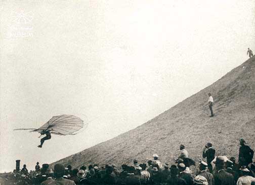 ملف:Lilienthal in flight.jpg