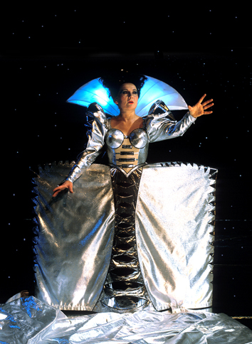 ملف:Zdzislawa Donat@Juliusz Multarzynski.jpg