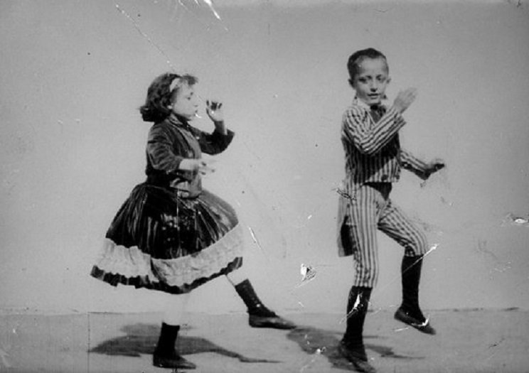 ملف:Bauerntanz zweier Kinder.jpg
