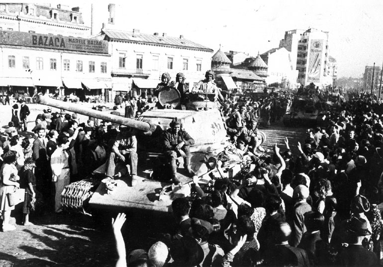 ملف:Red Army greeted in Bucharest.jpg