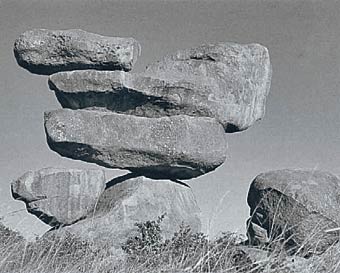 ملف:Balancing Rocks.jpg