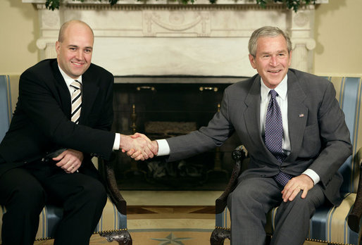 ملف:Bush-Reinfeldt.jpg