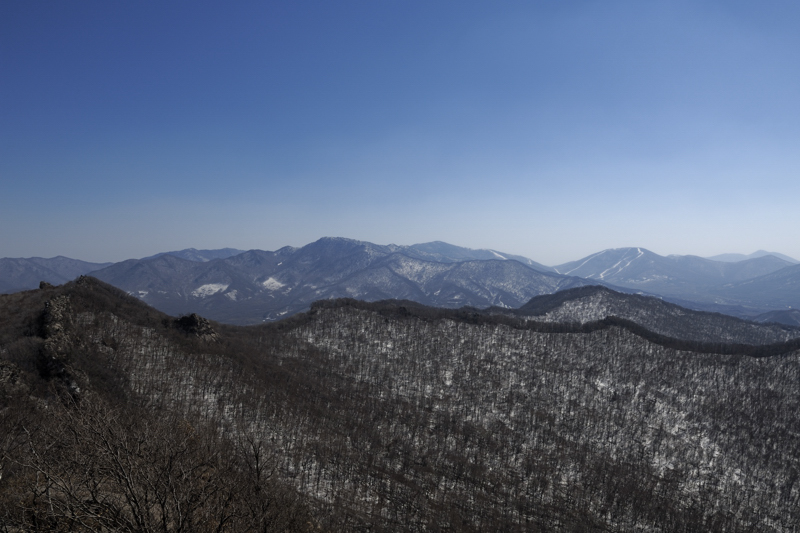 ملف:洪峰山遥望南楼山 大漠 - panoramio.jpg