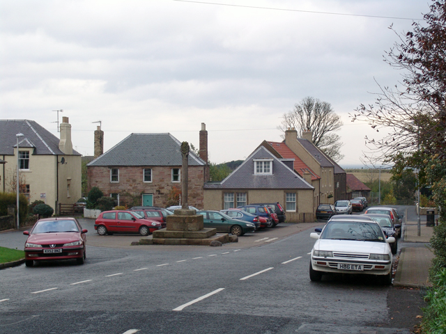 ملف:Cockburnspath - geograph.org.uk - 72270.jpg
