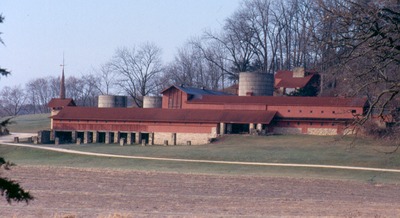 ملف:Midway Barns.jpeg