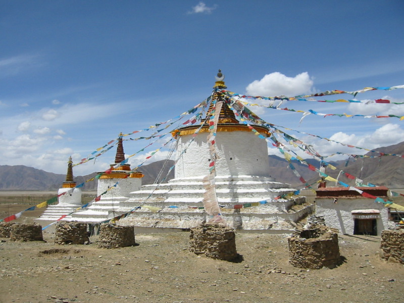 ملف:Chorten Tibet.jpg