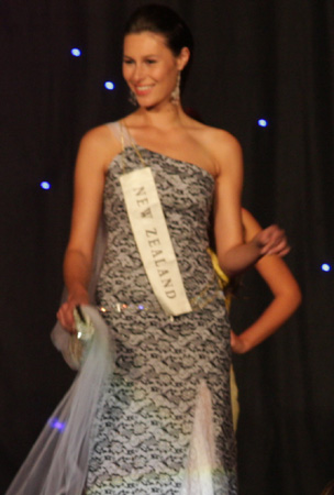 ملف:Miss new Zealand 08 Kahurangi Taylor.jpg