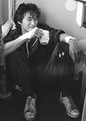 ملف:Victor Tsoi 1986 cropped.jpg