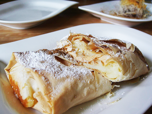 ملف:Bougatsa.png