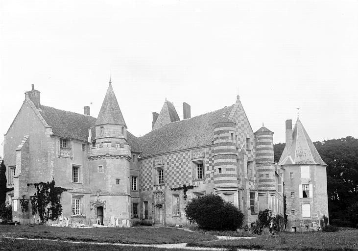 ملف:Château d' Alincourt par Félix Martin-Sabon 02.jpg